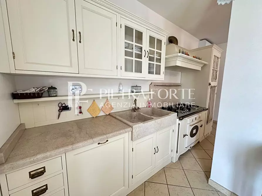 Immagine 5 di Appartamento in vendita  a Pietrasanta