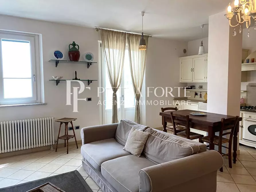 Immagine 2 di Appartamento in vendita  a Pietrasanta