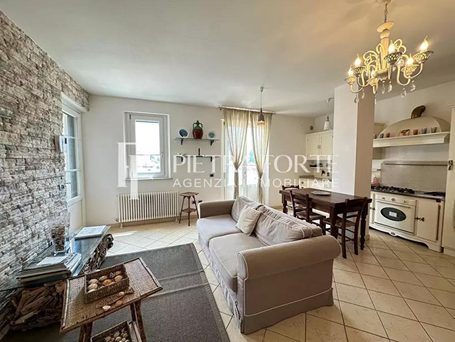 Immagine 4 di Appartamento in vendita  a Pietrasanta