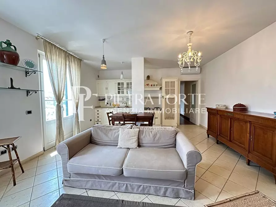 Immagine 3 di Appartamento in vendita  a Pietrasanta