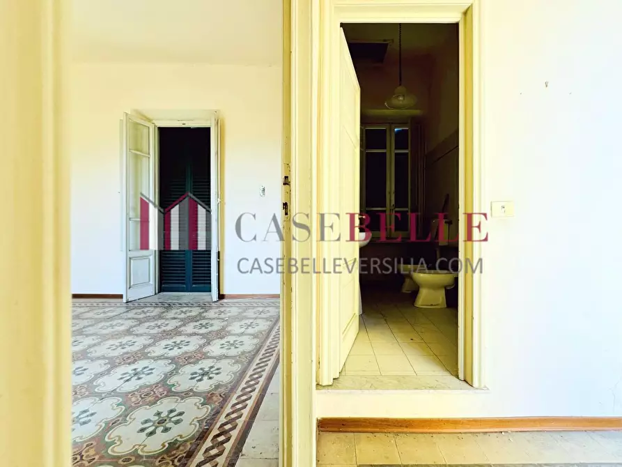 Immagine 17 di Villa in vendita  a Camaiore