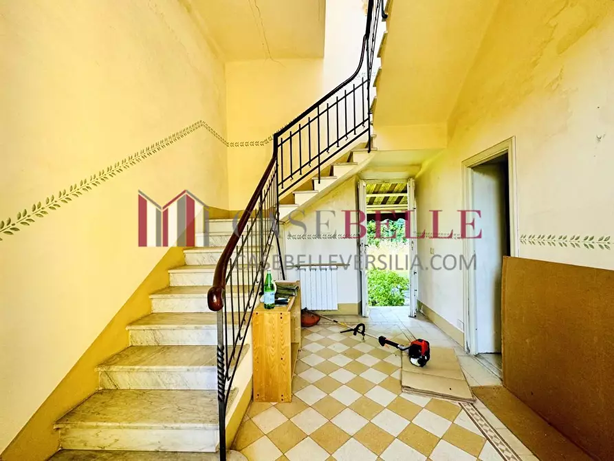 Immagine 2 di Villa in vendita  a Camaiore