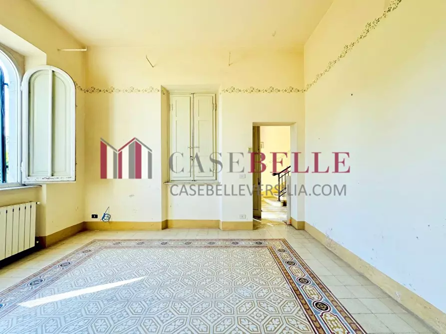 Immagine 11 di Villa in vendita  a Camaiore