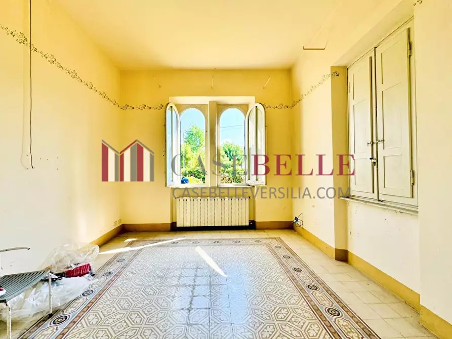 Immagine 3 di Villa in vendita  a Camaiore