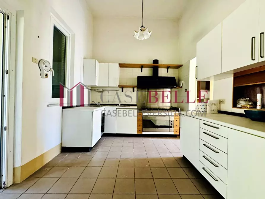 Immagine 9 di Villa in vendita  a Camaiore