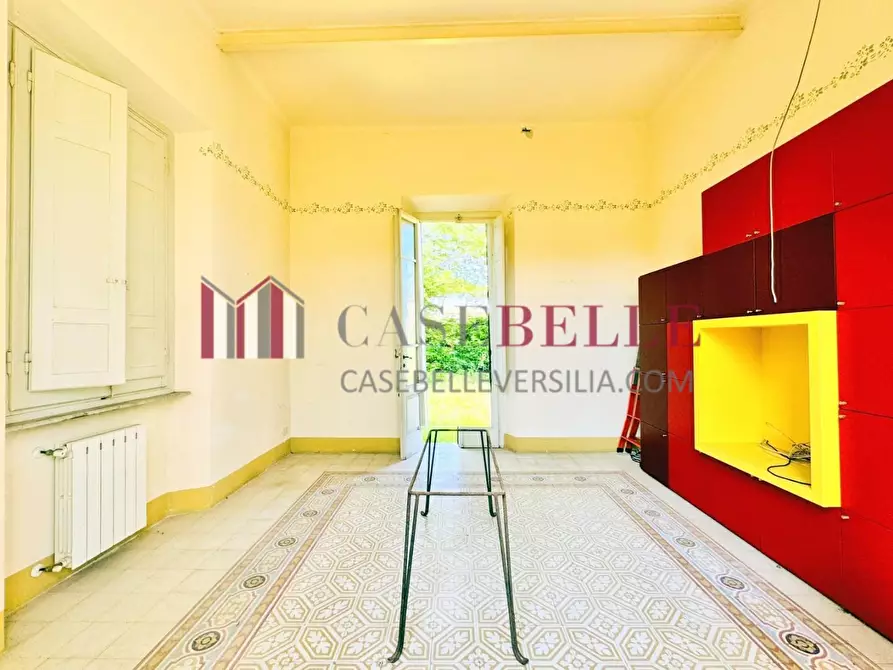 Immagine 12 di Villa in vendita  a Camaiore