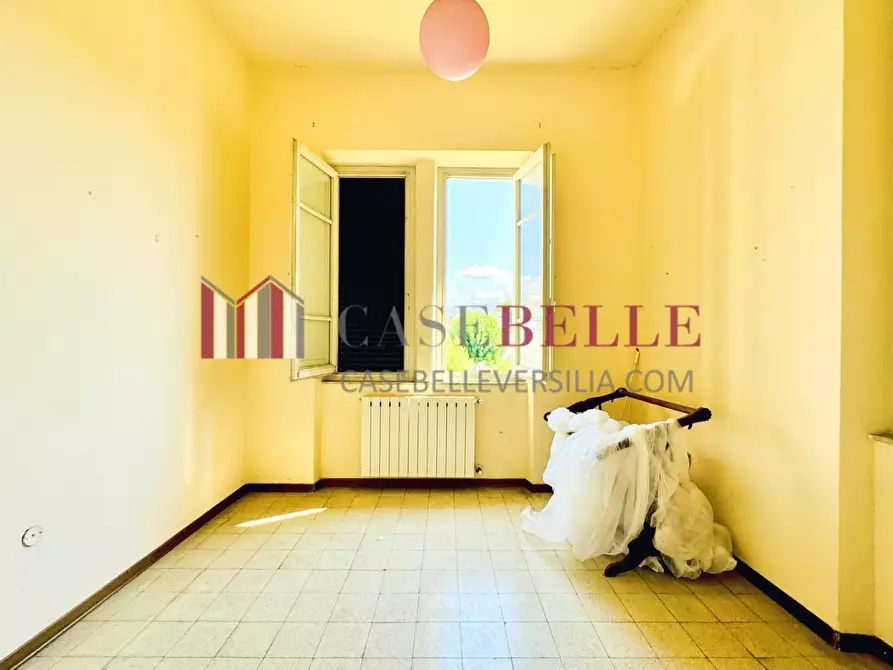 Immagine 21 di Villa in vendita  a Camaiore