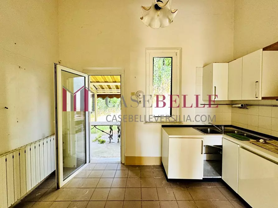 Immagine 8 di Villa in vendita  a Camaiore