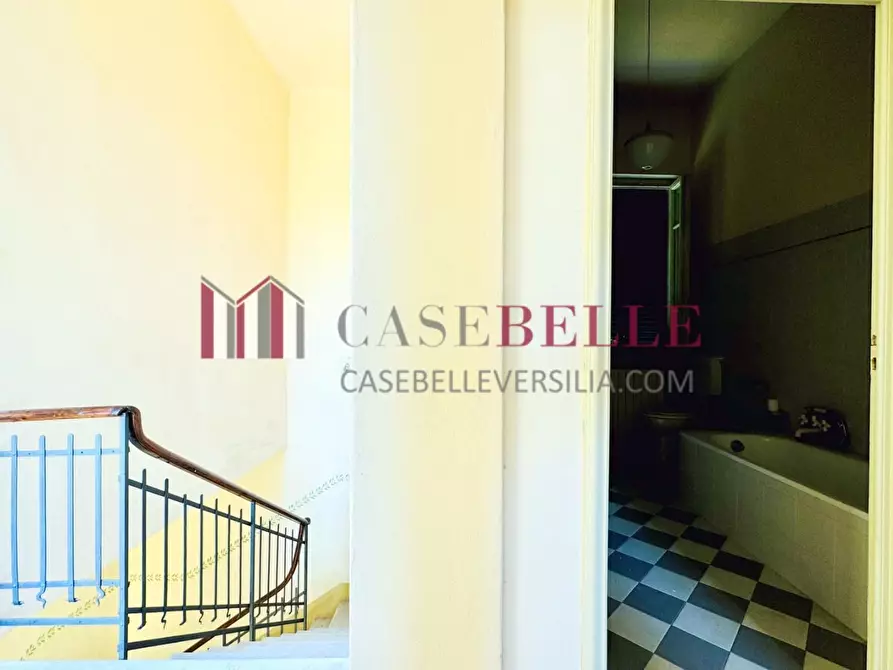 Immagine 26 di Villa in vendita  a Camaiore