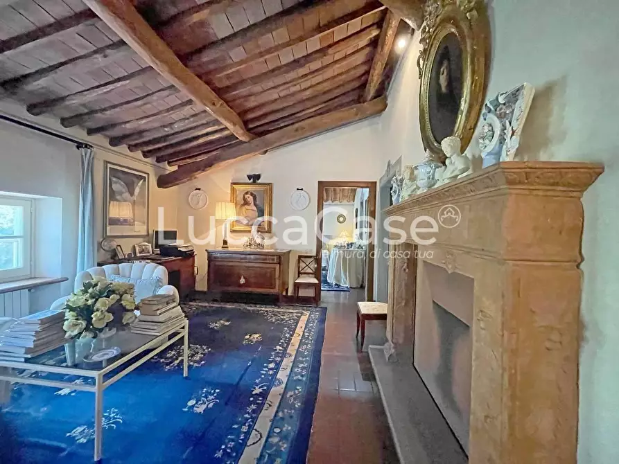 Immagine 3 di Villa in vendita  a Capannori