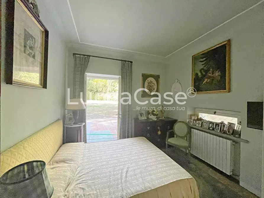 Immagine 2 di Villa in vendita  a Capannori