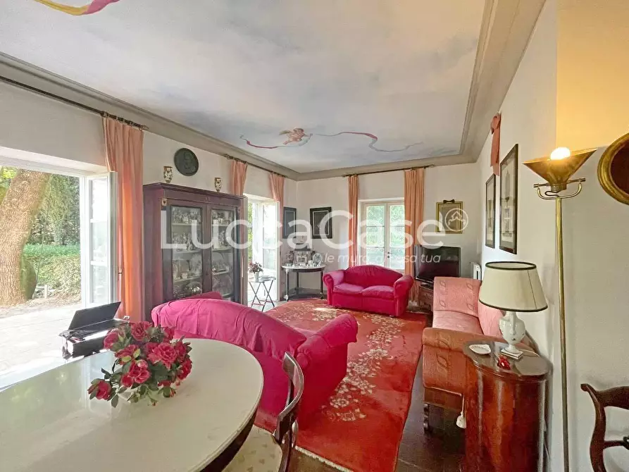 Immagine 1 di Villa in vendita  a Capannori