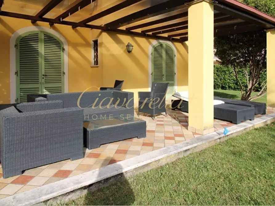 Immagine 4 di Villa in vendita  a Forte Dei Marmi