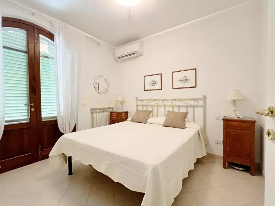 Immagine 10 di Villa in vendita  a Forte Dei Marmi