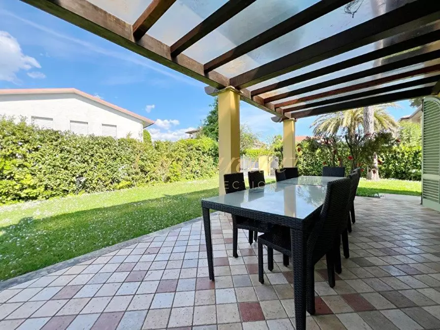 Immagine 22 di Villa in vendita  a Forte Dei Marmi