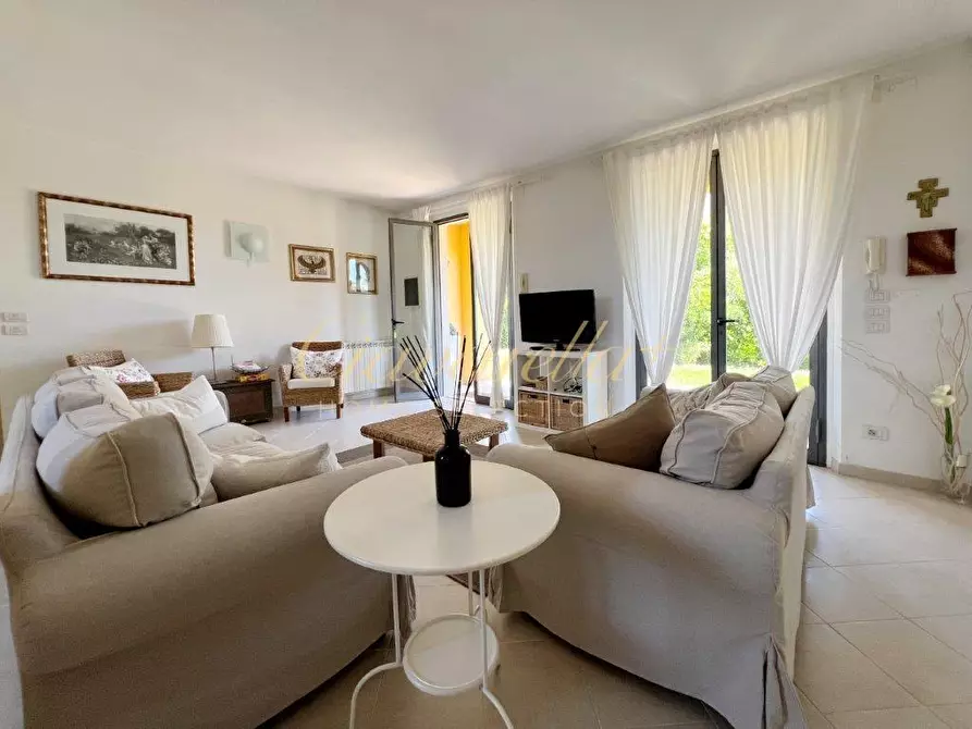 Immagine 6 di Villa in vendita  a Forte Dei Marmi