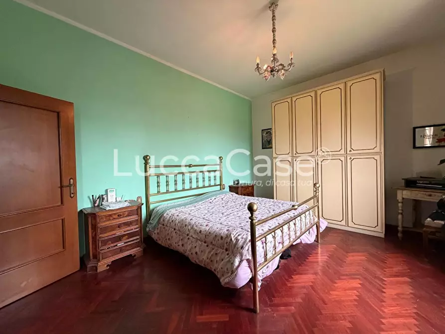 Immagine 41 di Villa in vendita  a Capannori