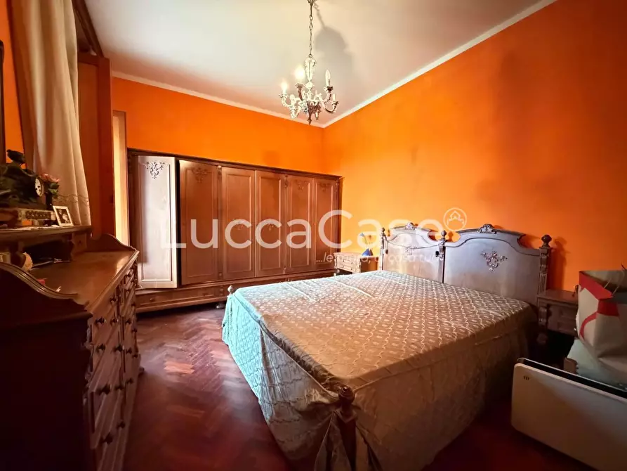 Immagine 42 di Villa in vendita  a Capannori