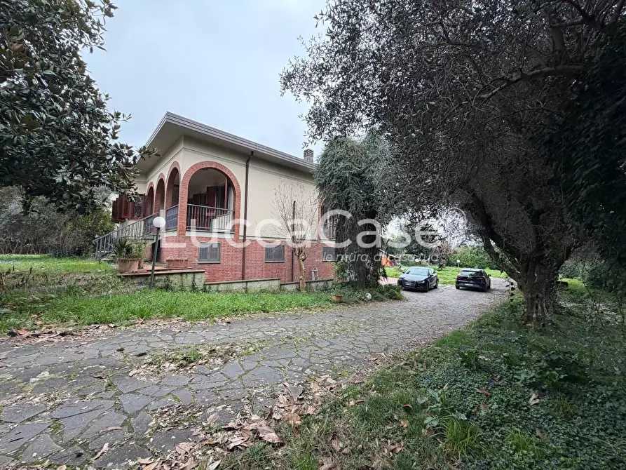 Immagine 61 di Villa in vendita  a Capannori