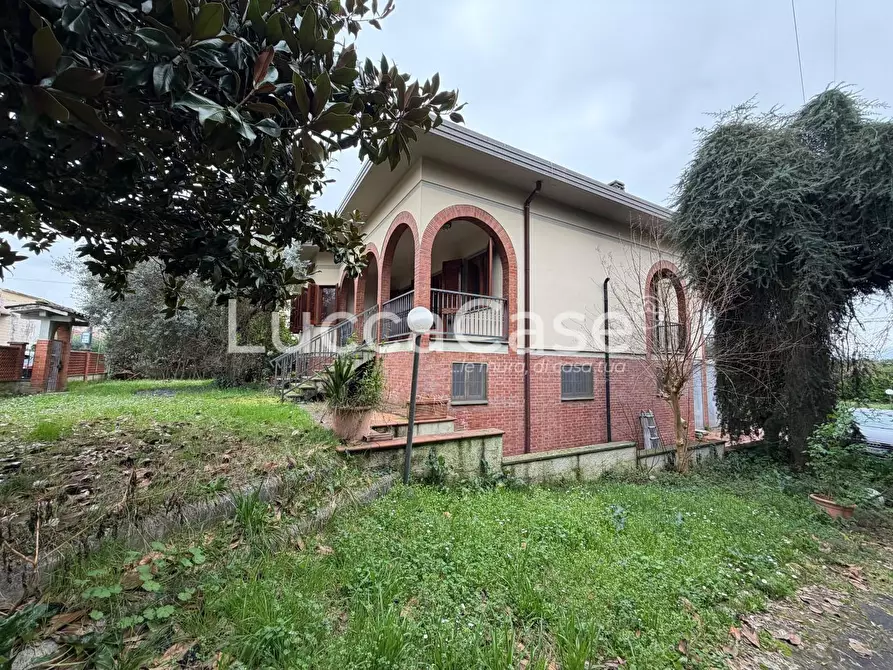 Immagine 58 di Villa in vendita  a Capannori