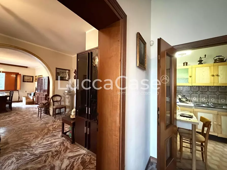 Immagine 31 di Villa in vendita  a Capannori