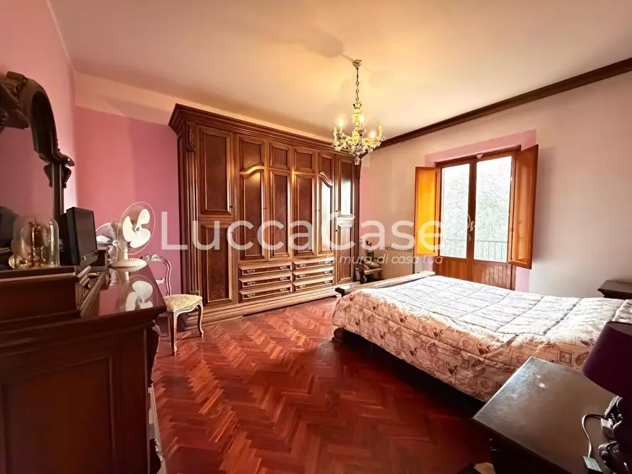 Immagine 34 di Villa in vendita  a Capannori