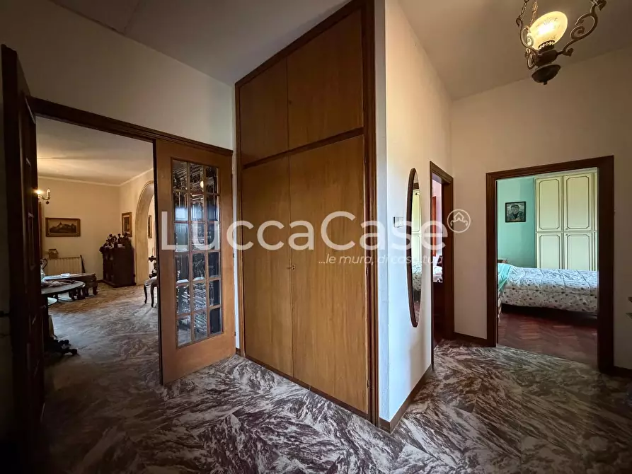 Immagine 51 di Villa in vendita  a Capannori