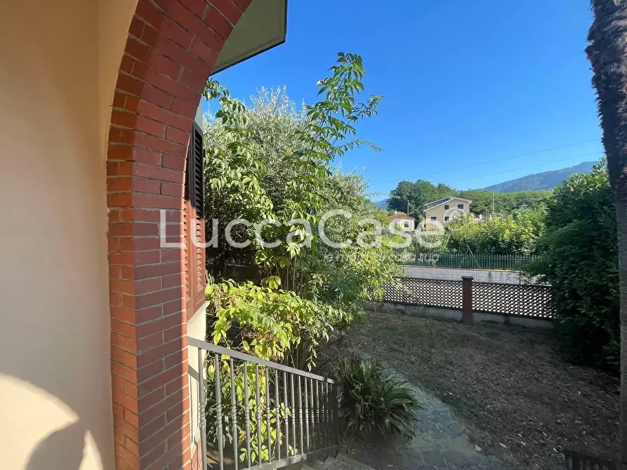 Immagine 20 di Villa in vendita  a Capannori