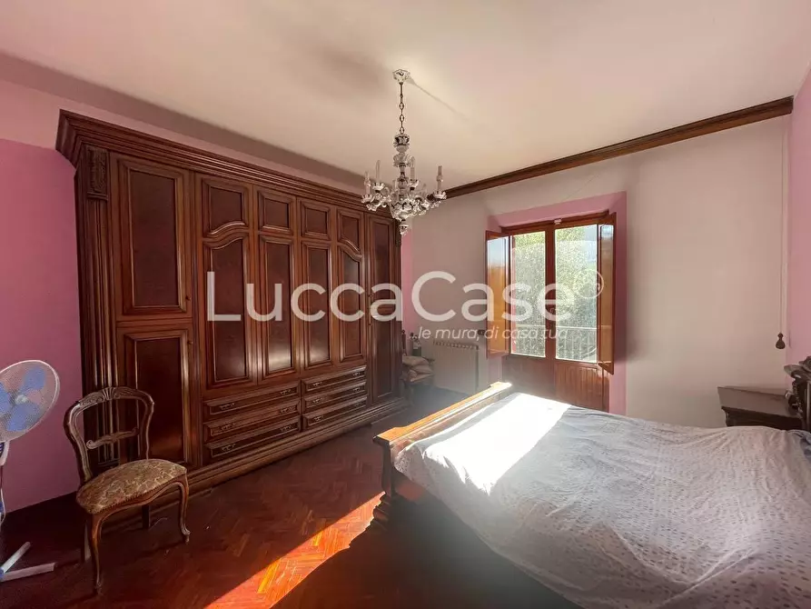 Immagine 18 di Villa in vendita  a Capannori