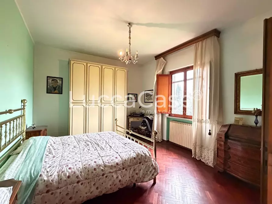 Immagine 39 di Villa in vendita  a Capannori