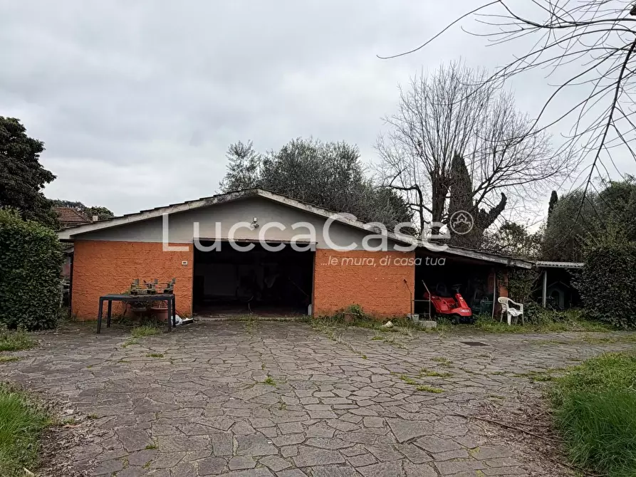 Immagine 63 di Villa in vendita  a Capannori