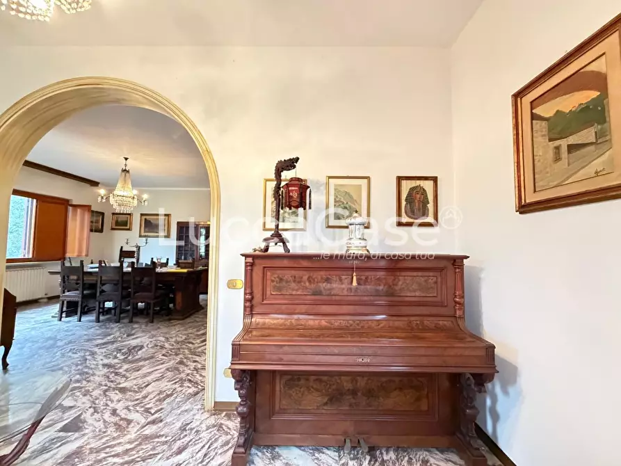 Immagine 12 di Villa in vendita  a Capannori