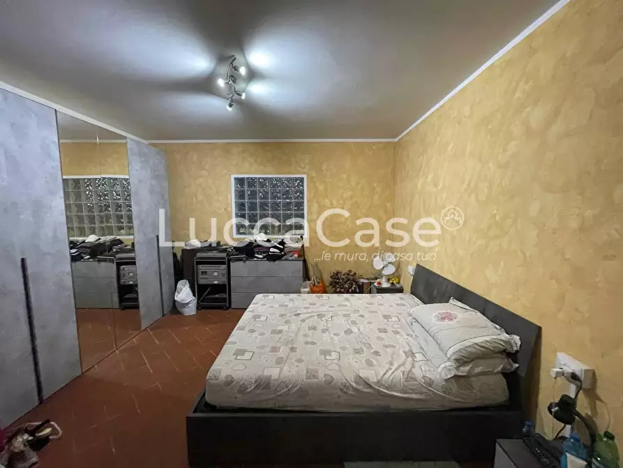 Immagine 21 di Villa in vendita  a Capannori