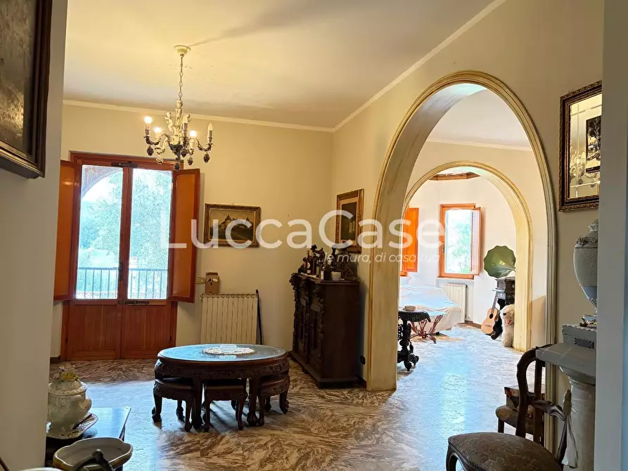 Immagine 27 di Villa in vendita  a Capannori