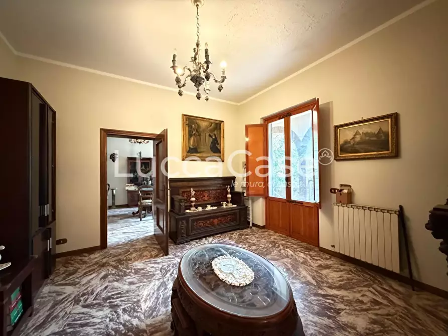 Immagine 23 di Villa in vendita  a Capannori