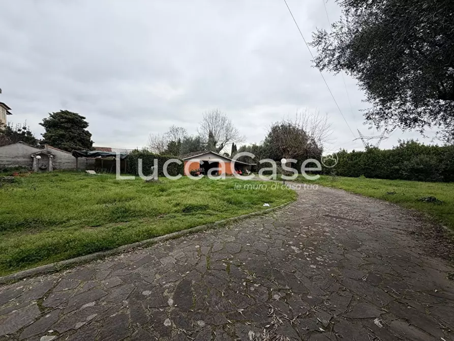 Immagine 62 di Villa in vendita  a Capannori