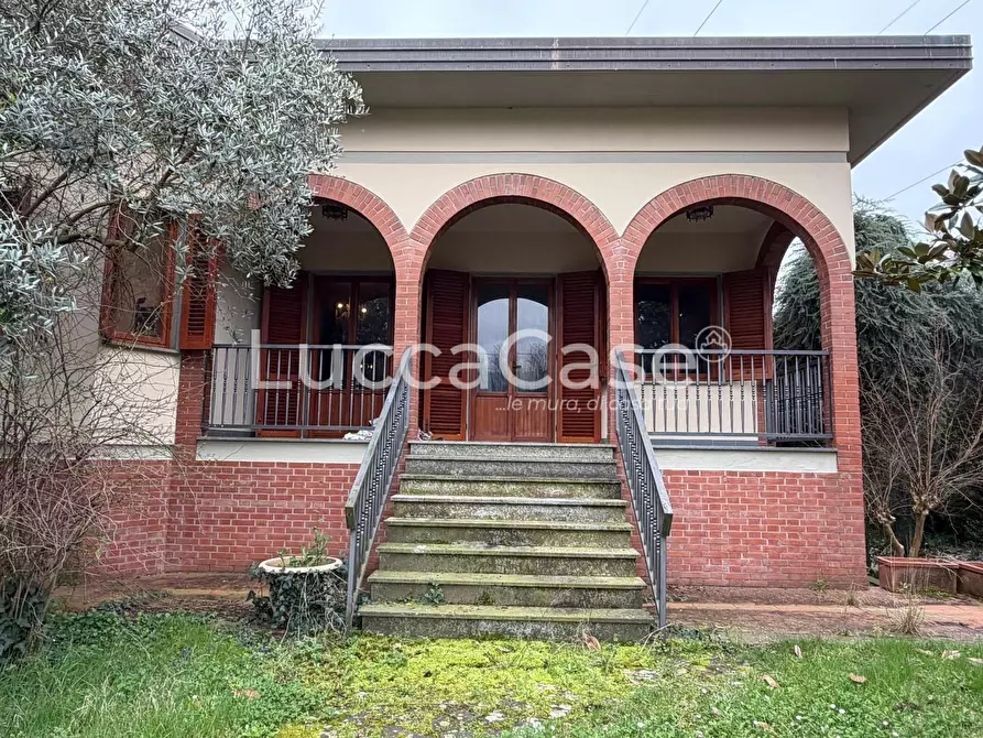 Immagine 57 di Villa in vendita  a Capannori