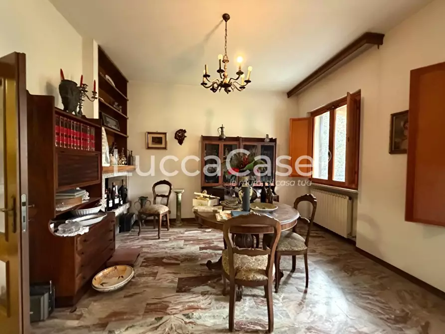 Immagine 25 di Villa in vendita  a Capannori