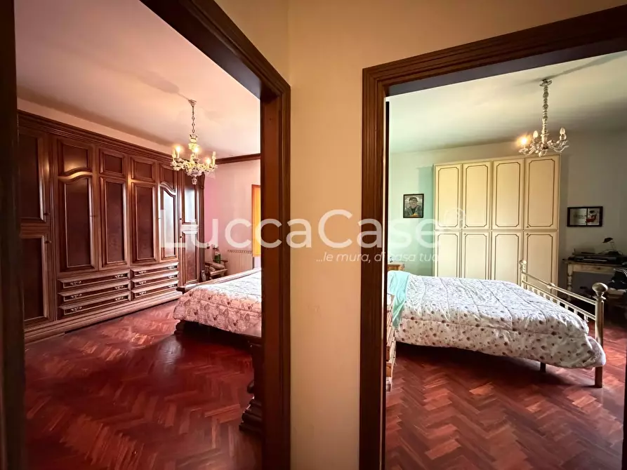 Immagine 37 di Villa in vendita  a Capannori