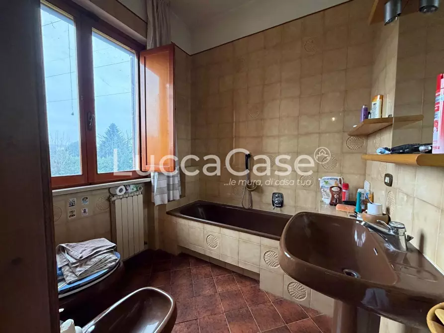 Immagine 45 di Villa in vendita  a Capannori