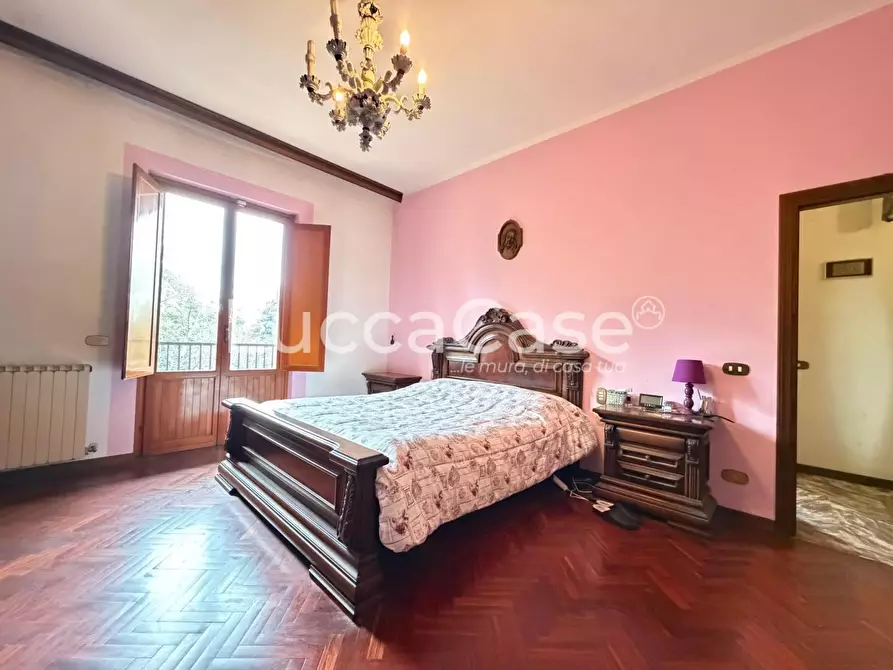 Immagine 36 di Villa in vendita  a Capannori