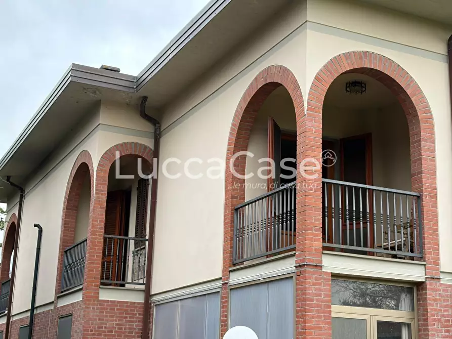 Immagine 6 di Villa in vendita  a Capannori