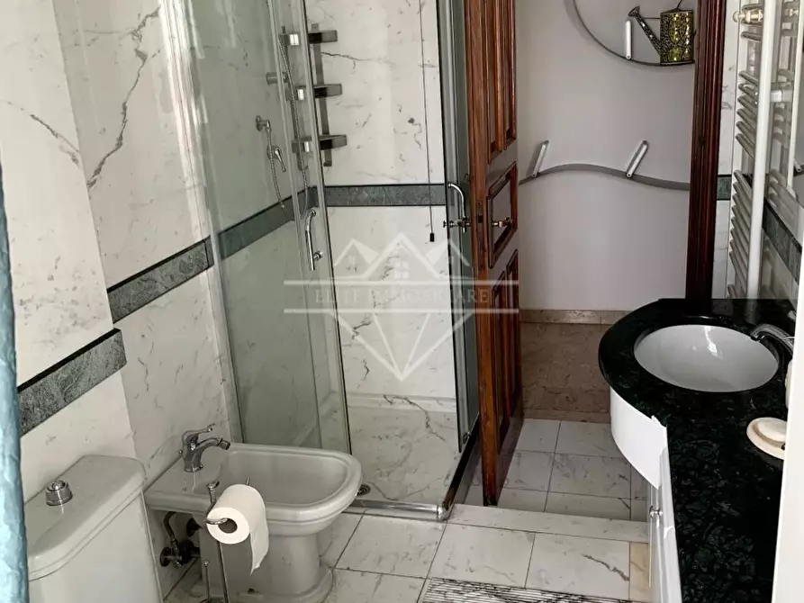 Immagine 4 di Appartamento in affitto  a Carrara