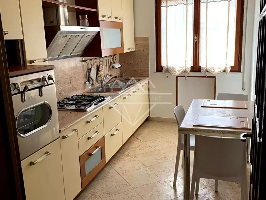 Immagine 13 di Appartamento in affitto  a Carrara