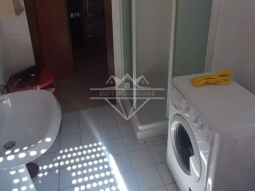 Immagine 9 di Appartamento in affitto  a Carrara