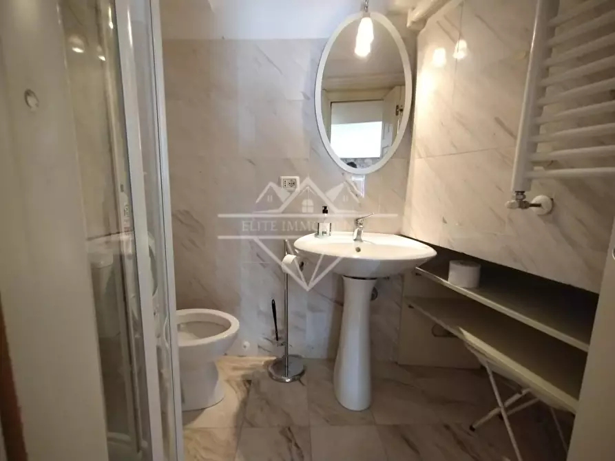 Immagine 5 di Appartamento in affitto  a Carrara