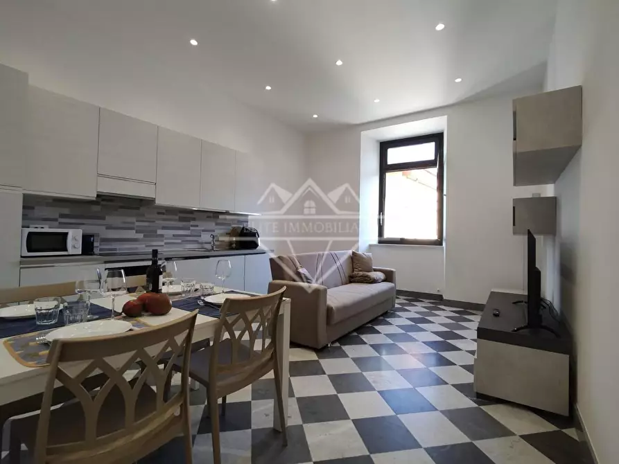 Immagine 1 di Appartamento in affitto  a Carrara