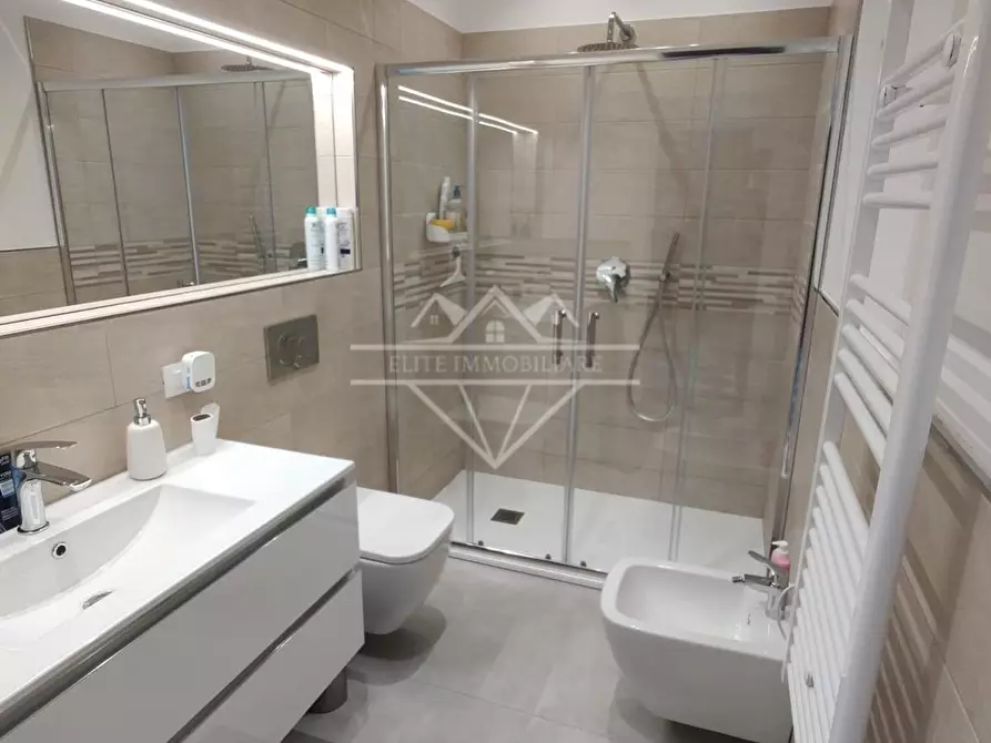 Immagine 6 di Appartamento in affitto  a Carrara