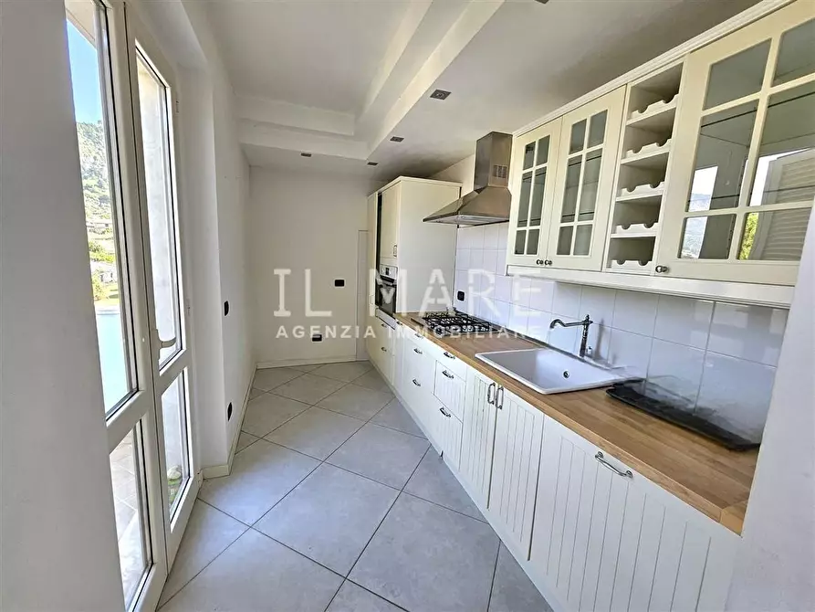 Immagine 7 di Appartamento in vendita  a Massa