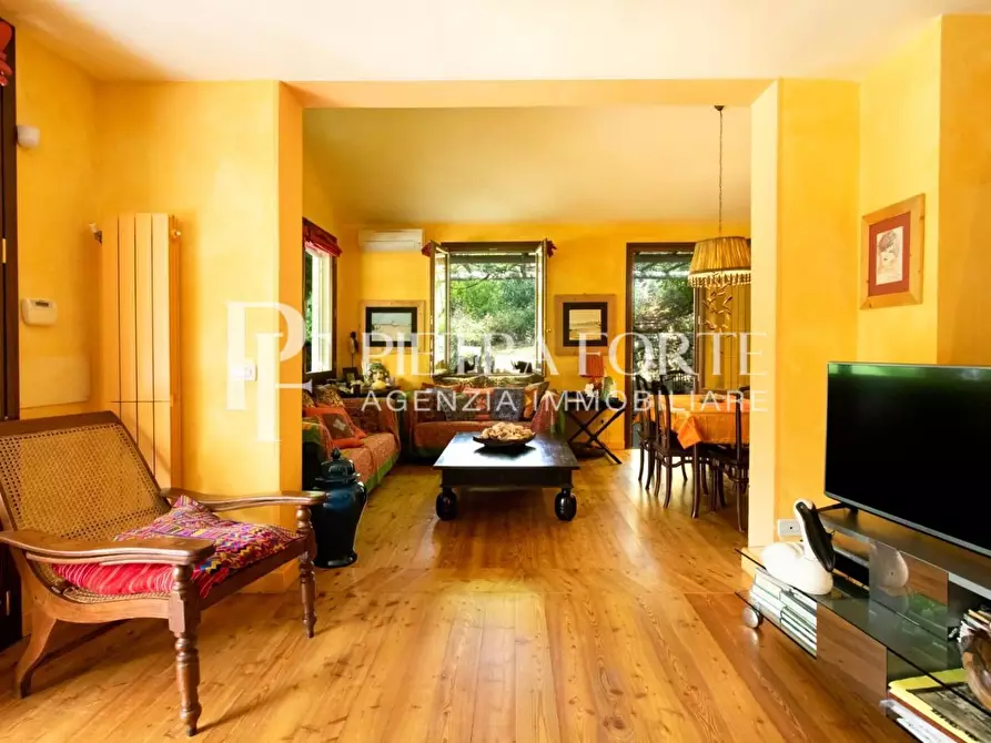 Immagine 9 di Villa in vendita  a Pietrasanta